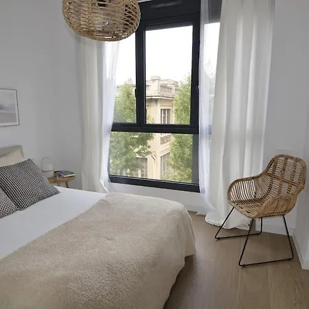 Centrally Located With A Pool And Parking Apartament *