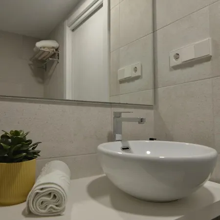 Centrally Located With A Pool And Parking Apartman *