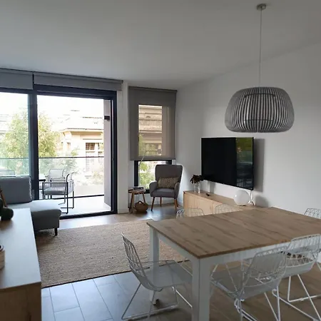 Centrally Located With A Pool And Parking *