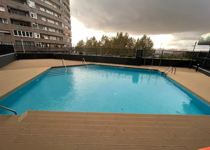 Centrally Located With A Pool And Parking Apartmán