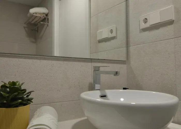 Centrally Located With A Pool And Parking Apartmán *