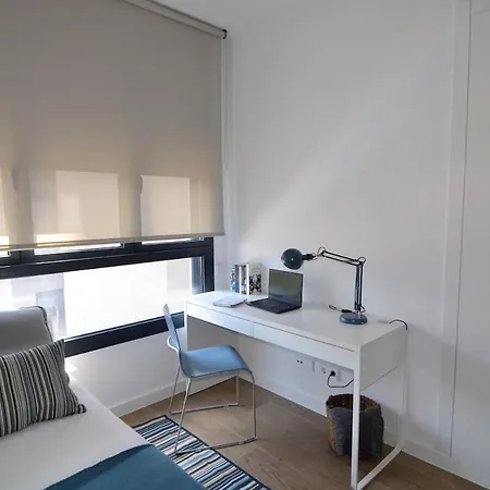 Centrally Located With A Pool And Parking アパート